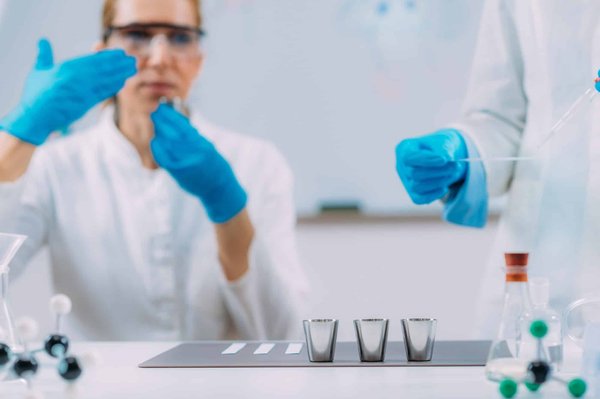 Comment intégrer une stratégie de marketing olfactif dans une boutique de luxe?